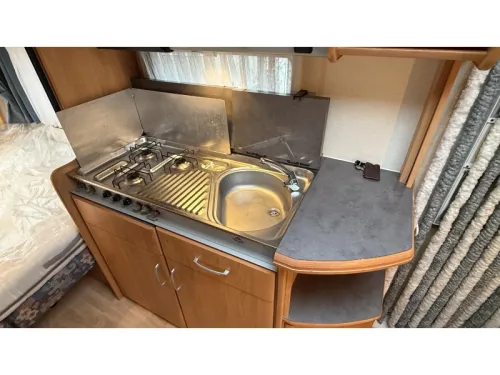 Hobby Excellent 470 UB dinette transverse bed toilet  photo: 7