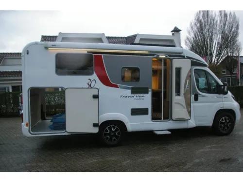 B&uuml;rstner Travel Van T 620 G Single beds, Automatic photo: 5