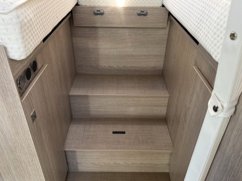 B&uuml;rstner Lyseo Time 690 G Skyline Edition 140 PS 8-Gang AUTOMAAT Euro6 Fiat Ducato **Einzelbetten/Thule V16 Lift Fahrradtr&auml;ger/Satellit Foto: 19