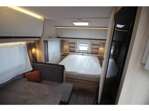 Hobby De Luxe 460 SFF Queensbed photo: 7