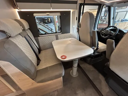 Dethleffs Globebus I 6 Compact Integrated Motorhome photo: 9