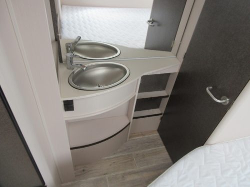 Dethleffs C'Go 495 FR WITH MOVER AND THULE AWNING photo: 12