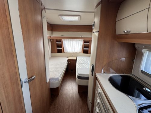 Hobby Excellent 495 UL with SINGLE BEDS and large dinette **Mover/Spare wheel/XXL Refrigerator/Bike rack front & rear/Very neat cond photo: 8