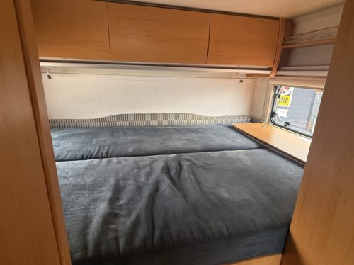 Hymer C 644 alcove transverse bed+bunk bed full options in very neat condition air conditioning awning TV electric dish 2x solar panels large garage inverter tow bar photo: 17