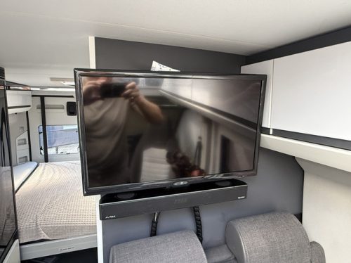 Adria Twin 640 SGX Supreme 9 traps automaat full options 160 pk elktr lengte hefbed luifel trekhaak eltr schotel tv leder foto: 14