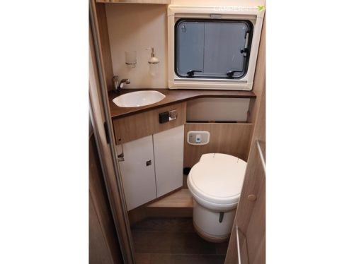 Laika KOSMO 509L 160hp Automatic | Single beds | Separate shower | LPG system | Solar panels | Bearlock | Awning | Roof fan photo: 19