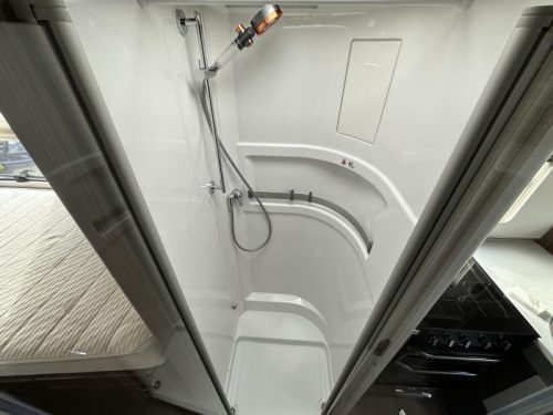 Hymer BML-I 780 OVERHEAD CUPBOARDS INSTEAD OF LIFT BED! photo: 16
