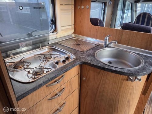 B&uuml;rstner I684 Aviano Camping-car Int&eacute;gral ☆131CV,Lit de pavillon,Solaire☆ photo : 15