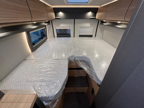 Malibu Van Diversity 640 LE K Charming GT Skyview photo: 5