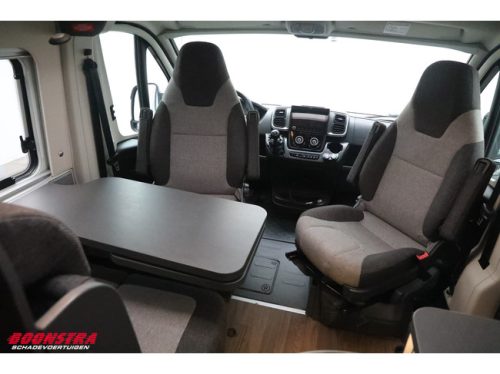 Knaus Lifetime K250/4 2.2 M. Jet L&auml;ngsbetten Mittlere K&uuml;che Sitzgruppe mit gegen&uuml;berliegenden Sitzb&auml;nken Tempomat Navigation Kamera Anh&auml;ngerkupplung Klimaanlage Foto: 14