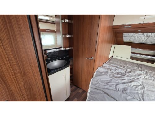 Tabbert Puccini 480 TD leveller system mover photo: 6