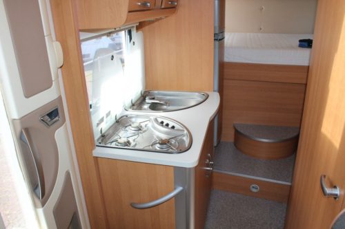 Knaus Sun Ti 700 Meg, Querbett, Garage, drehbare Vordersitze, Halbdinette, Sitzbank. Bj. 2008 Marum (Groningen) Foto: 15