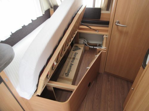 Knaus Sudwind 450 FU GEPFLEGT UND MIT RANGIERHILFE  Foto: 5