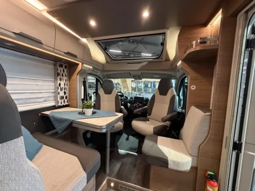 Knaus Van TI 650 MEG Automaat / Levelsysteem  Foto: 12
