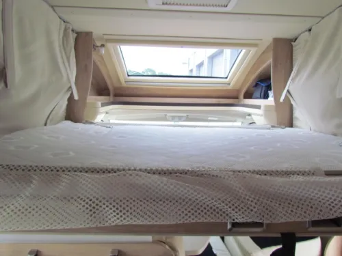 Eura Mobil Profila RS 695 EB L&auml;ngsbett, Hubbett, Automatik Foto: 3