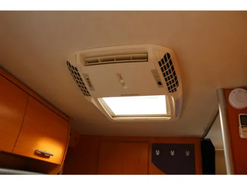 Hymer Camp 682 CL 7 Personen mit Solar und Klimaanlage Foto: 4