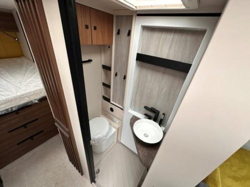 B&uuml;rstner Signature SFT 7.4 CAMPER VAN HET JAAR!  foto: 17
