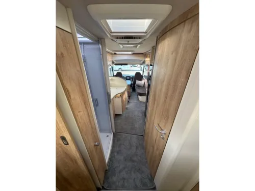 Frankia Platin 8400 QD Mercedes Automaat 190PK Foto: 14