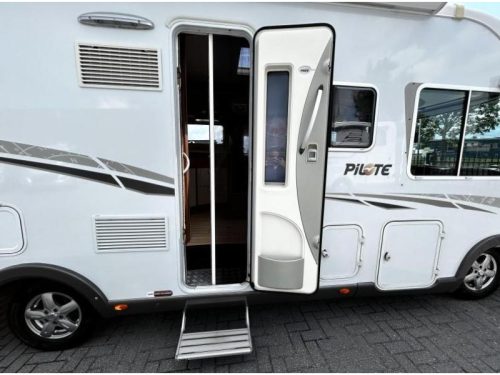 Pilote Explorateur G 741 Transverse bed/Pull-down bed/Alde/2012 photo: 5
