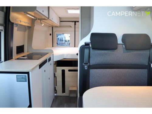LMC Innovan 640 Pure 140hp Automatic | Thule awning | Single beds | Parking sensors | Alloy wheels | Plenty of storage space | LED photo: 10