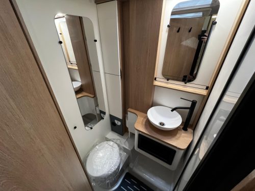 Pilote Atlas A690GJ Wohnmobil, L&auml;ngsbetten Foto: 6
