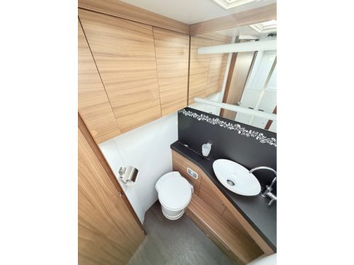 Adria CORAL 670 SC Supreme AUTOMAAT / C1 RBW / 5 SITZPL&Auml;TZE / LUFTFEDERUNG / ALDE / SOLARPANEL / MAXXFAN /CONSTRUCT SLOT / OFEN Foto: 9