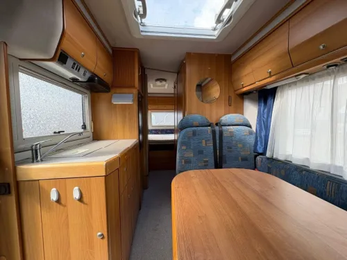 Knaus Travel-Liner 708 Festbett, Hubdach, 130PK Foto: 14