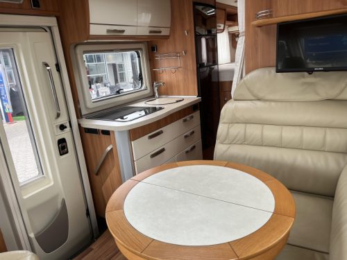 Hymer B 578 - Syst&egrave;me de mise &agrave; niveau - photo : 3