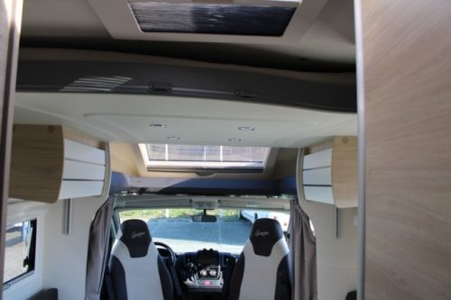 Challenger Graphite Vip Edition T 328 igual Chausson 788 AUTOM&Aacute;TICO Fiat 140 cv equipado con cama Queen y cama abatible 4 pers. (76 foto: 49