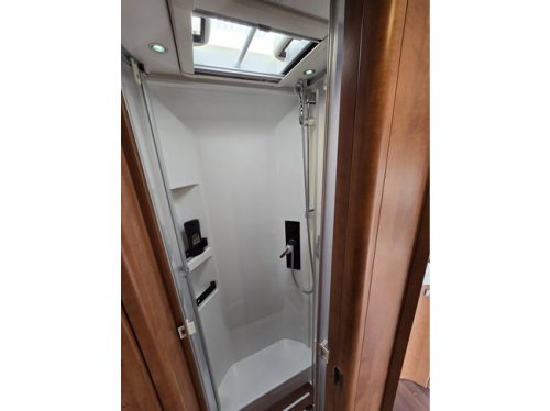 Carthago CHIC C-LINE I XL 5.5 LE 3.0 177 HP FULL OPTIONS !! LONG BEDS PULL-DOWN BED LEVEL SYSTEM 4 SOLAR PANELS 2x 200AH LITHIUM BATTERIES TV photo: 19