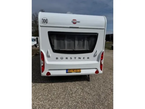 B&uuml;rstner Premio Plus 520 TL spacious family caravan photo: 6