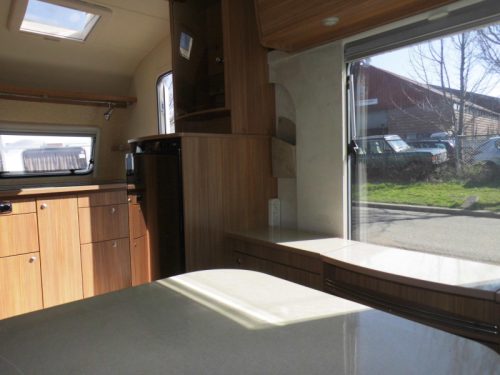 B&uuml;rstner Averso Plus 410 TS Pop-top roof!! photo: 10