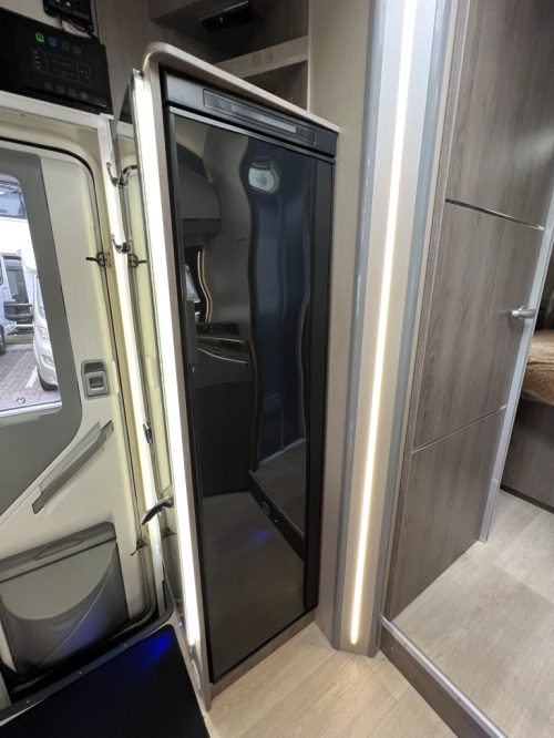 Challenger Graphite 348 QUEENSBED+HEFDach AUTOMAAT 170PK foto: 6