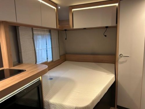 Knaus Sport 450 FU FRENCH BED+DINETTE photo: 3