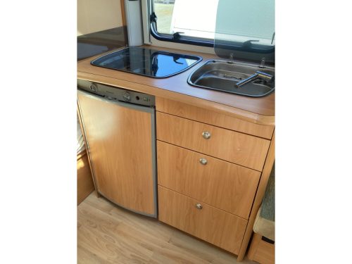 Chateau Calista 450 Mover/awning photo: 6