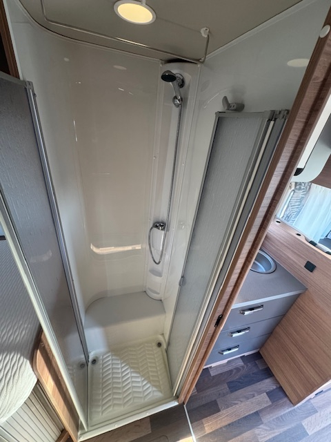 Weinsberg CaraSuite 700 MEG 2x airco 4 pers photo: 15