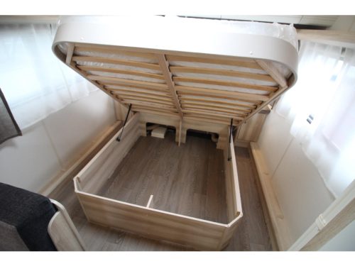 Hobby De Luxe 460 SFF Queensbed  photo: 19