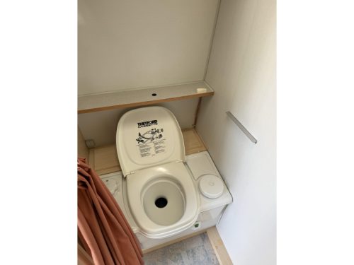 Kip Kompakt 37 EKV L&Auml;NGSBETT TOILETTE MARKISE Foto: 10