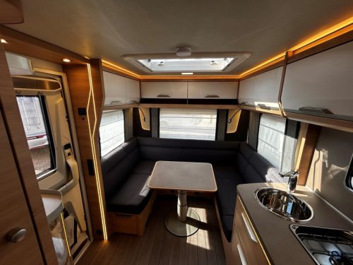 Knaus Sudwind Black Selection 450 FU Temporary Special Offer Package photo: 5