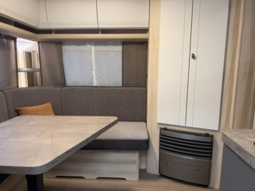 Hobby De Luxe 495 UL 1800 kg/ Bed extension photo: 3