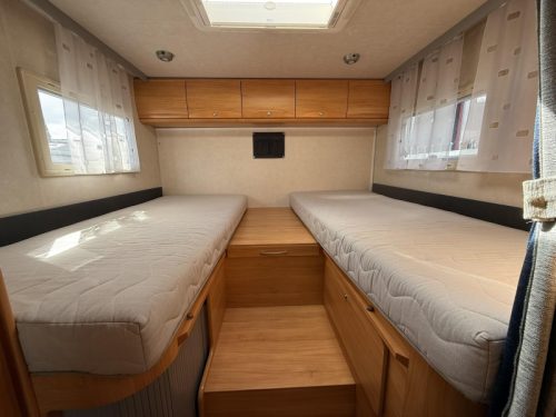 Adria Izola 697 SL Alkoven + L&auml;ngsbetten Foto: 2