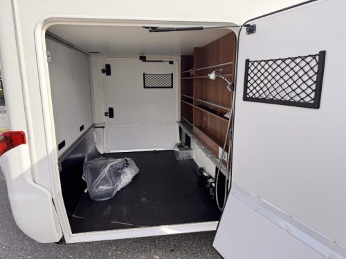 Hymer B-MC T 680 single beds pop-top roof photo: 5
