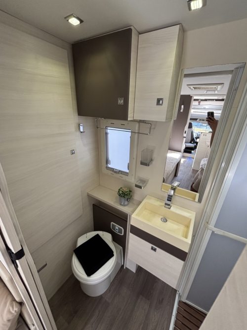 Challenger 377 SINGLE BEDS+POP-TOP ROOF LEVELLING SYSTEM MAXFANN  photo: 13