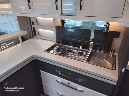 Hobby Excellent 560 CFE Model 2026 Large C Seating photo: 7