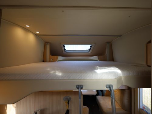 B&uuml;rstner Ixeo IT 710 G transverse bed + pop-top roof  photo: 9