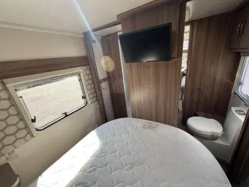 Sprite Cruzer 520 SR Mover Bag awning Queen bed photo: 17