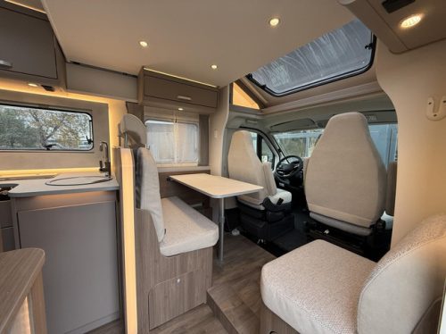 Carado T328 Pro+ Automatic pop-top roof 5 seats photo: 15