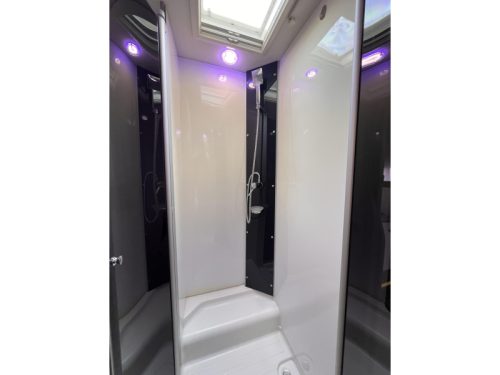 Chausson Titanium 718 XLB Queensbed photo: 19