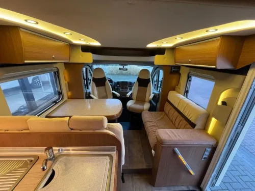 B&uuml;rstner Ixeo Plus 726 IT Queen bed Pop-top roof Air conditioning photo: 10