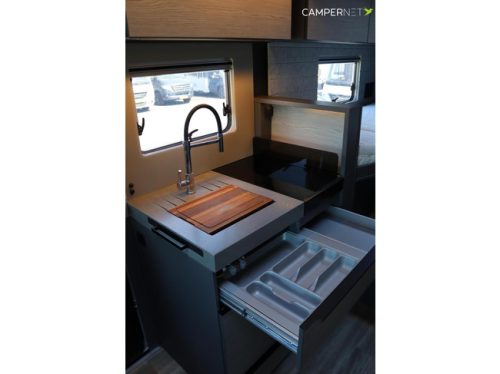 Niesmann+Bischoff iSmove 6.9E Clou Line 160pk Automatique | 7 m&egrave;tres | Coloris unique | Sonos | Panneaux solaires | Convertisseur | Lit escamotable | photo: 9